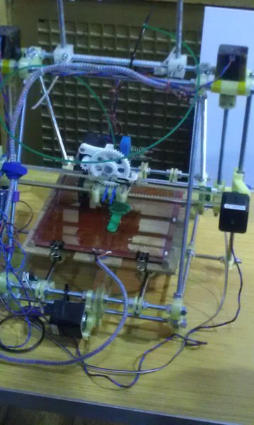 3D printer making a spoon